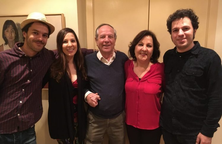 Carmen Linares y su familia