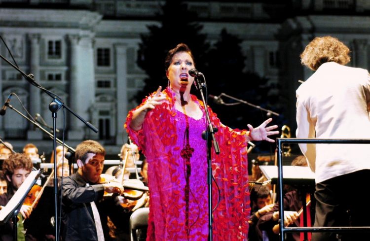 Carmen Linares cantando el Amor Brujo (2005)